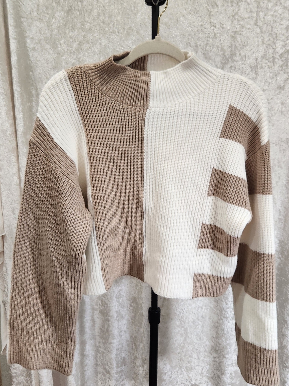 Butter Melon Sz S Colorblock Cropped Knit Sweater - White & Tan